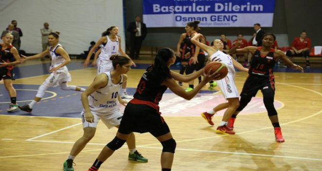 AGÜ, Canik Belediyespor'U mağlup etti.