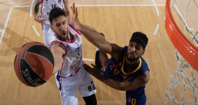 Anadolu Efes, Barcelona'yı deplasmanda devirdi