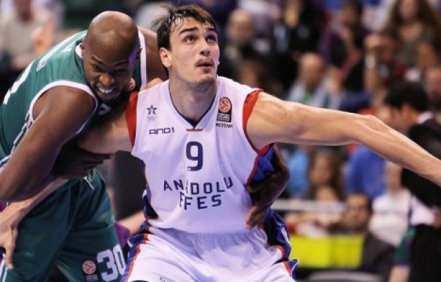 Anadolu Efes, Malaga'ya son saniyede vuruldu...