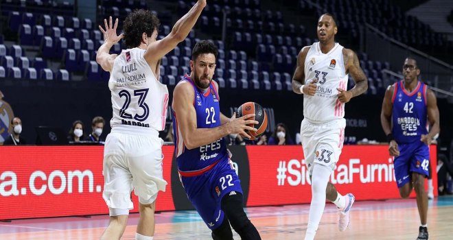 Anadolu Efes'i son çeyrek yaktı