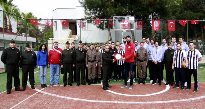 Antalyaspor'dan jandarmaya ziyaret