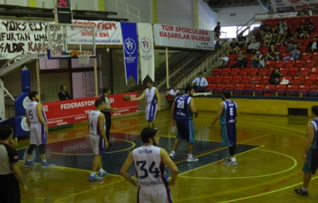 Denizli Basket, Pertevniyal'i farklı geçti