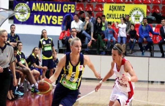 Dişi Kanarya Euroleague'e galibiyetle başladı...