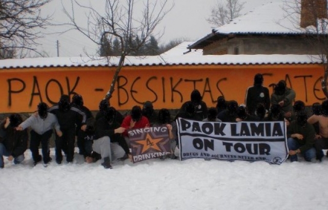PAOK taraftarlarından küfürlü pankart için açıklama