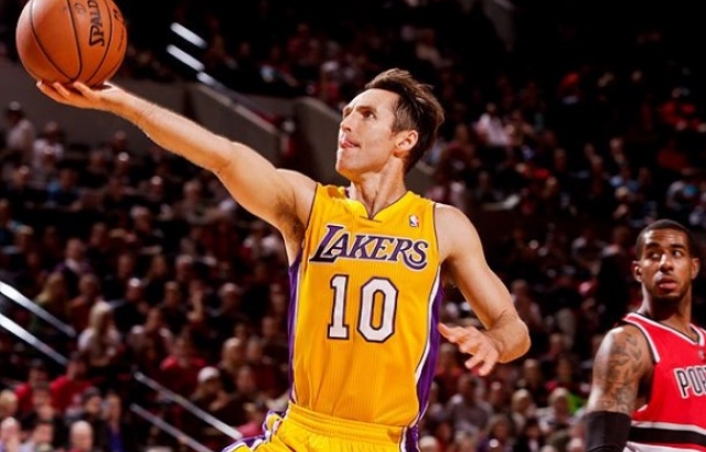 Steve Nash sezonu kapattı