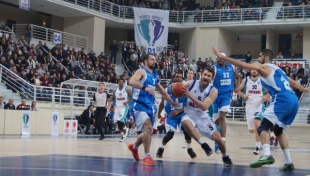 Çekişmeli maçın galibi Sinpaş Denizli Basket