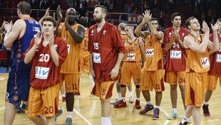Galatasaray, Pire'de galibiyet arıyor