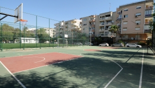Karşıyaka'da basketbol sahaları yenileniyor...