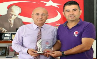 TBF'den Burhanettin Hacıcaferoğlu’na Plaket