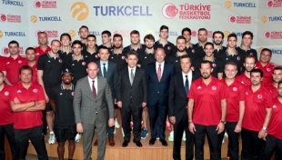 Turkcell ve 12 Dev Adam yemekte biraraya geldiler...