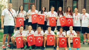 U15 Kız Millilerimiz kazandı Erkeklerimiz kaybetti