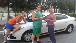 Urla Gençlik Belediye'den oyuncularına araba...