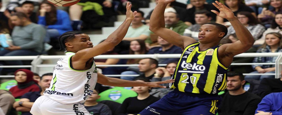 Fenerbahçe Beko Denizli'de ikinci yarıda farka gitti