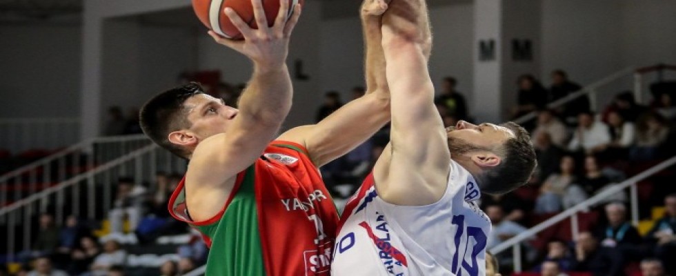 Karşıyaka transfer çalışmalarını sürdürüyor