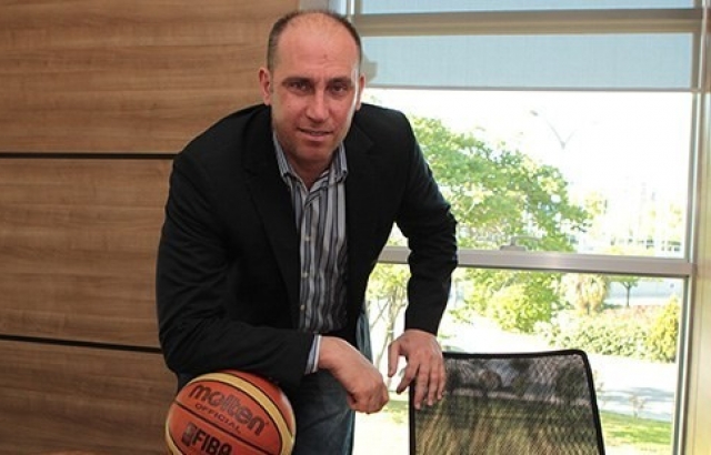  Erdenay, Pınar Karşıyaka?yı Kutladı 