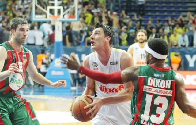  FENERBAHÇE ÜLKER BİR ADIM ÖNE GEÇTİ