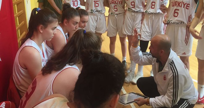  U16 Yıldız Kızlar Çekya'yı mağlup etti