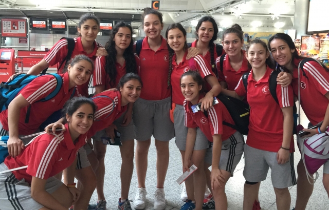  Yıldız Kızlar Portekiz'de...