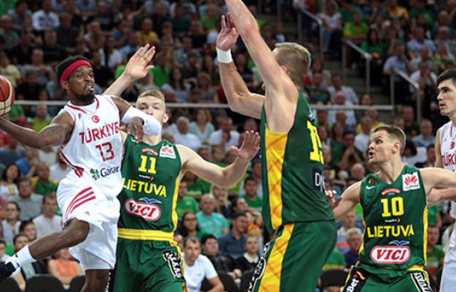 12 Dev Adam Litvanya karşısında