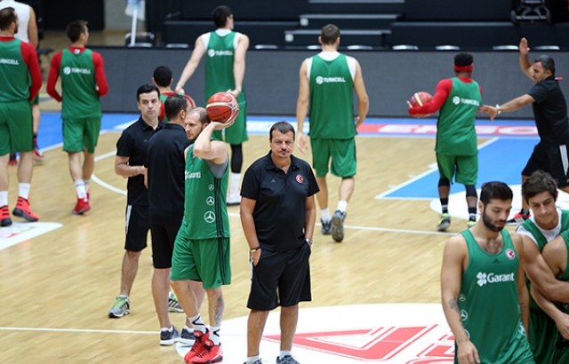 12 Dev Adam Almanya'da ilk idmanını yaptı