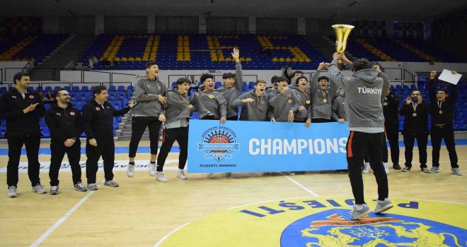 16 Yaş Altı Erkek Milli Takımı şampiyon