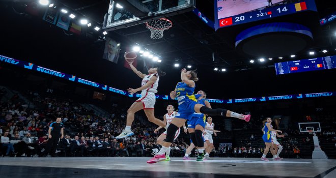 A Kadın Milliler Romanya'ya fark attı