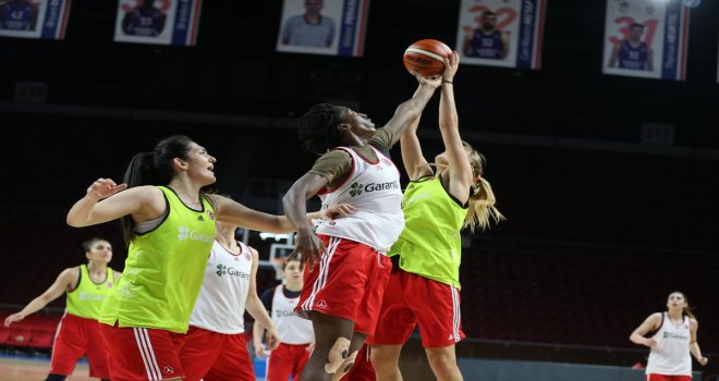 A Milli Kadın Takım'da 4 oyuncu kadrodan çıkarıldı