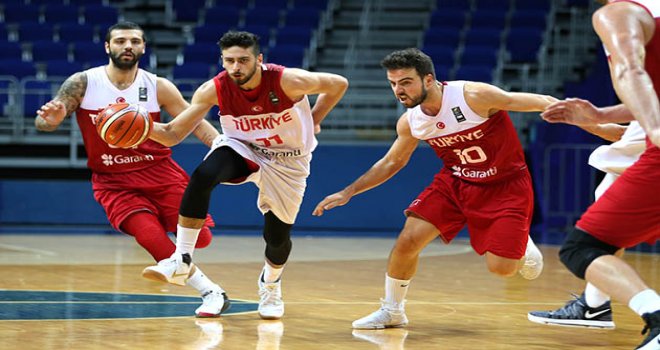 A Milliler aralarında maç yaptı...