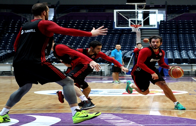 A Milliler hazırlıklarını sürdürüyor...