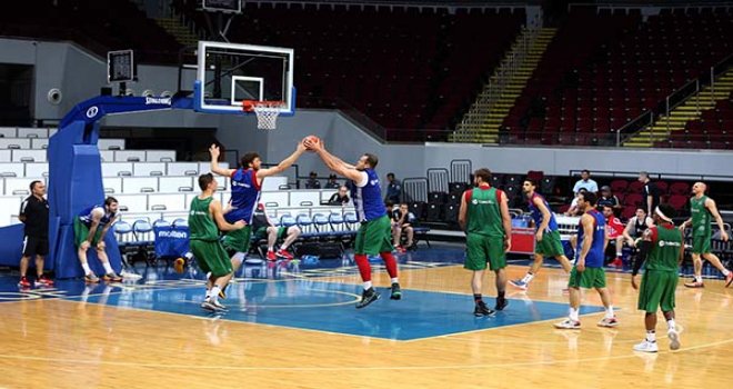 A Milliler, Manila'da ilk idmanını yaptı