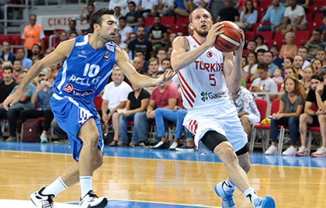 A Milliler Yunanistan karşısında...