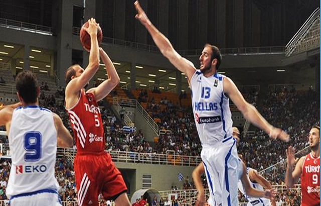 A Milliler Yunanistan'a yenildi...