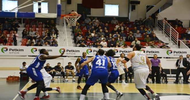 Acıbadem, İzmir'de 1-0 öne geçti