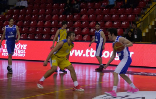 Acıbadem Üniversitesi galibiyetle başladı