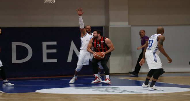 Acıbadem Üniversitesi ilk galibiyetini aldı