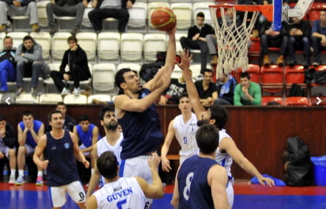 Acıbadem Üniversitesi İzmir'de de kazandı finallere yükseldi