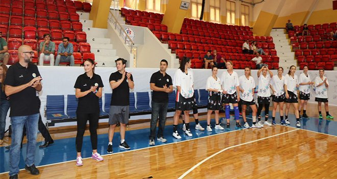 Adana Büyükşehir Belediyesi Turnuvası'nda ilk gün tamamlandı