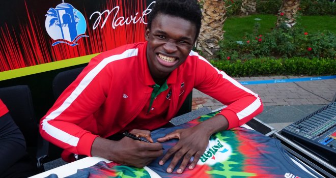 Adem Bona: ??Adana?ya gel gidek?? şarkısını ezberlemem şarttı