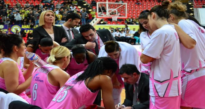 AGÜ evinde yıkıldı...