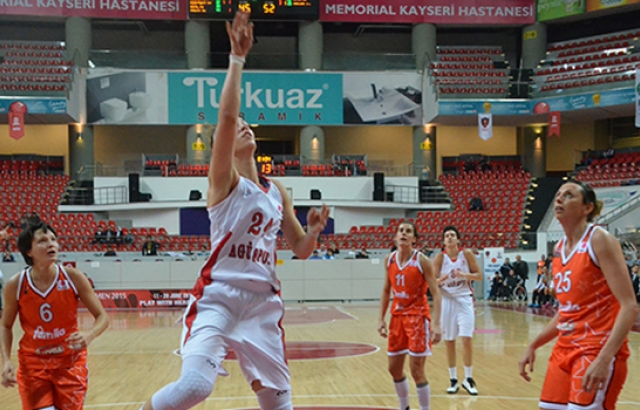 AGÜ galibiyetle bitirdi