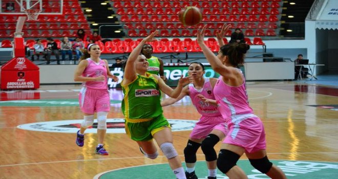 AGÜ, İstanbul Üniversitesi'ni son çeyrekte geçti