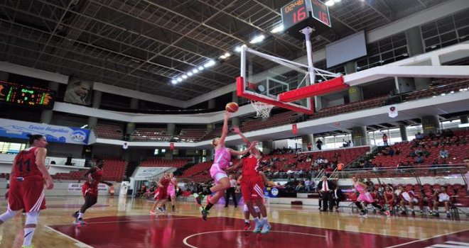 AGÜ, Mersin Büyükşehir galibiyetiyle başladı