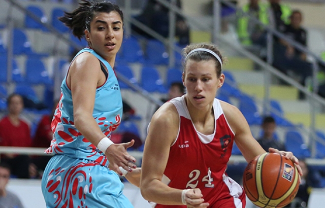 AGÜ namağlup finallerde