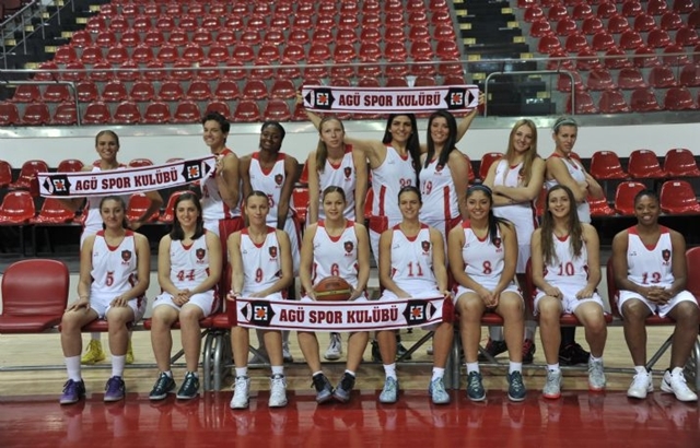 AGÜ sahasında güldü...