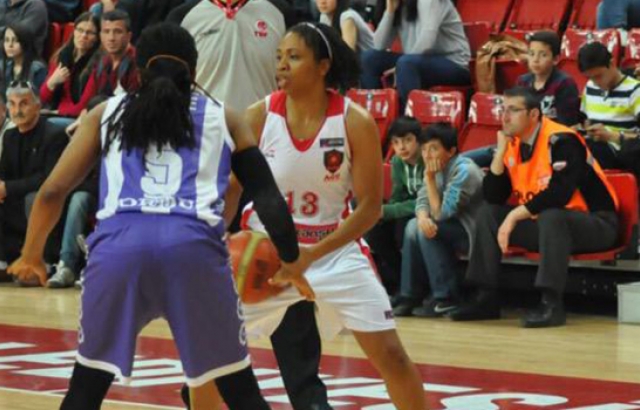 AGÜ seride 1-0 öne geçti