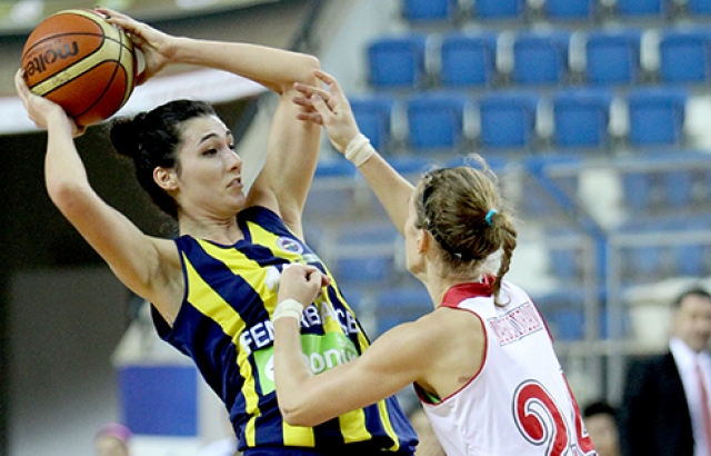 AGÜ'yü geçen Fenerbahçe yarı finalde