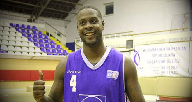 Akhisar Belediyespor'dan bir yabancı bir yerli transferi