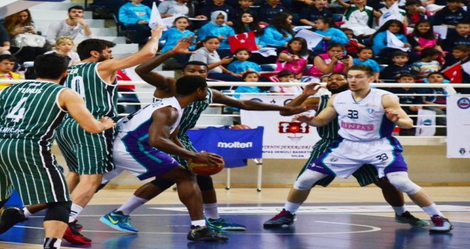 Akhisar'ı geçen Sinpaş Denizli Basket ikinci sıraya kuruldu...