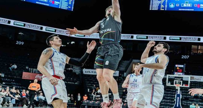 Aliağa Petkimspor, Anadolu Efes'i devirdi