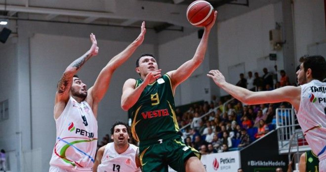 Aliağa Petkimspor evinde mutlu